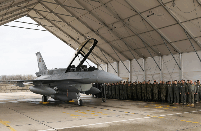 Arrival-F16-Bulgaria