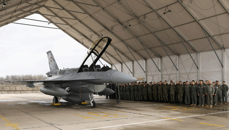 Arrival-F16-Bulgaria
